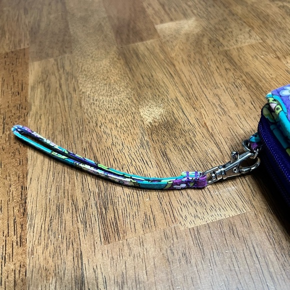 Vera Bradley “Heather” All in One Crossbody Bag (Retired pattern) - Picture 5 of 8